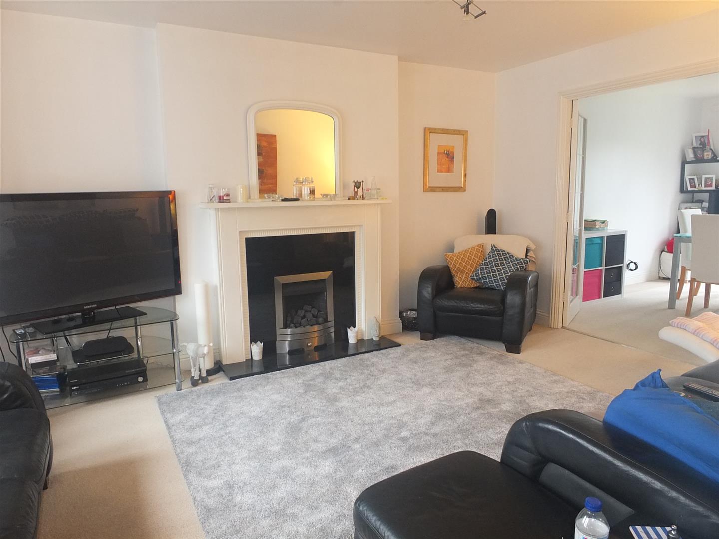 LOUNGE (2nd view)